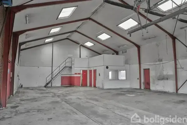 Garage - Villa with Workshop in Hasselager