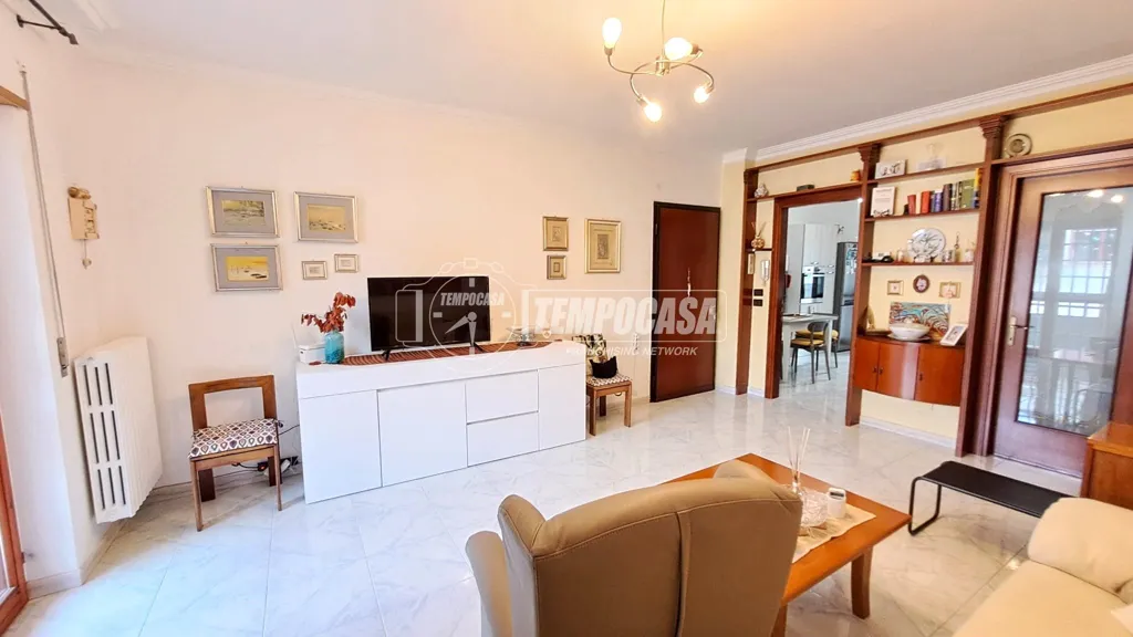 Séjour - Three-Bedroom Apartment with Balcony in Adelfia
