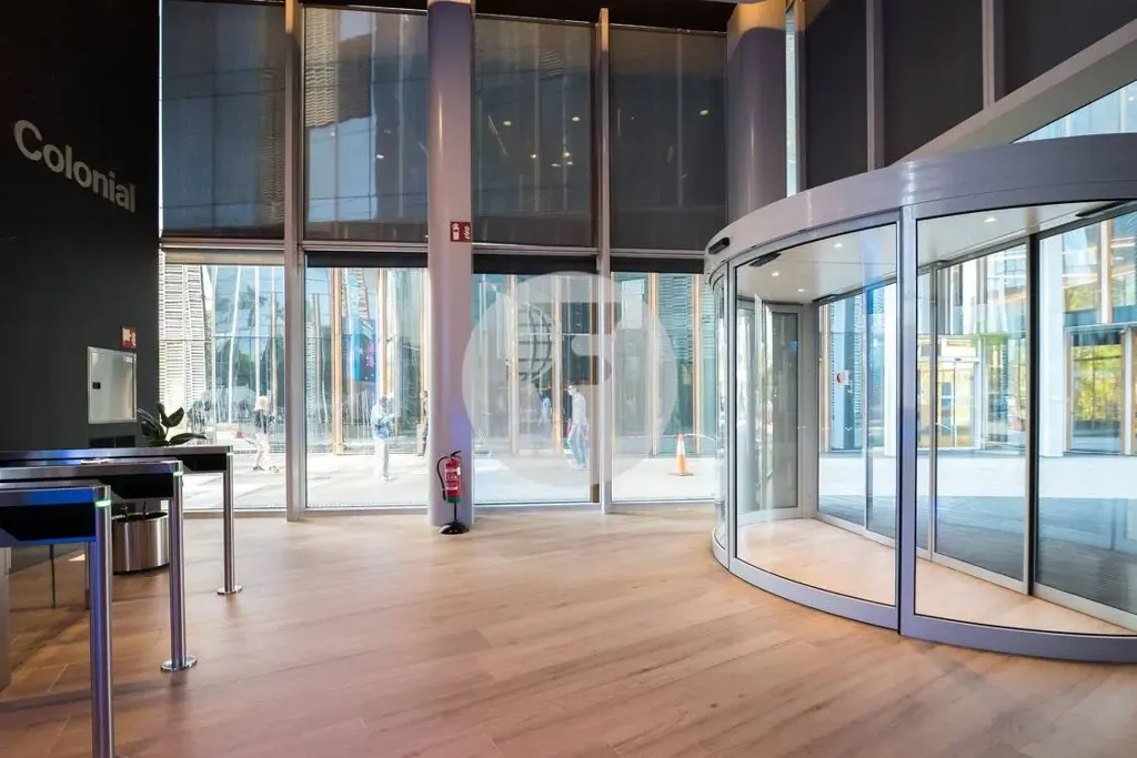 Entrée - Iconic Tower with 360° Views in Barcelona