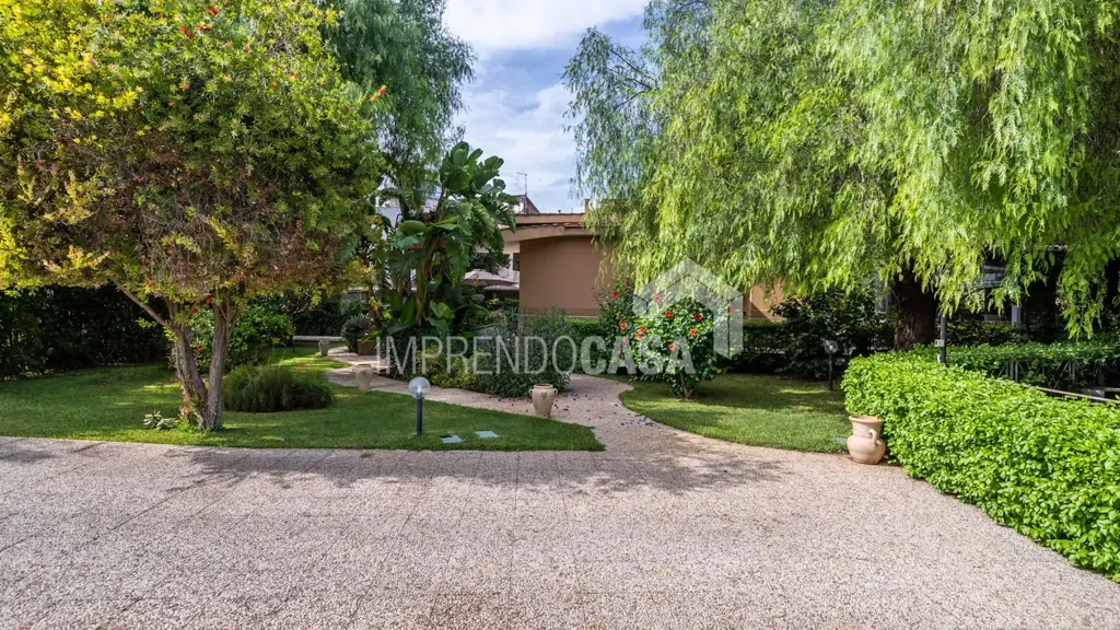 Jardin - Villa with Private Garden in Mondello, Palermo