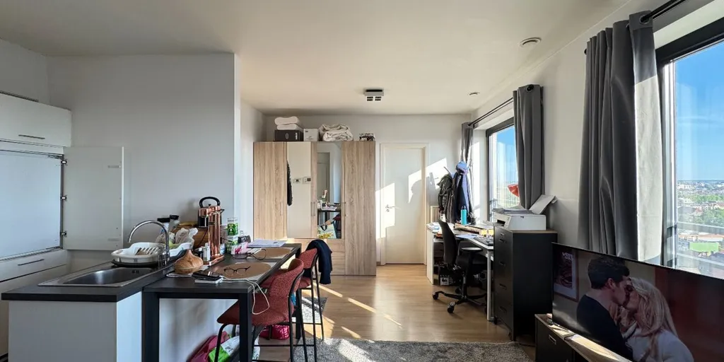 Cuisine - Studio avec Salle de Nuit à Evere, Vue Imprenable