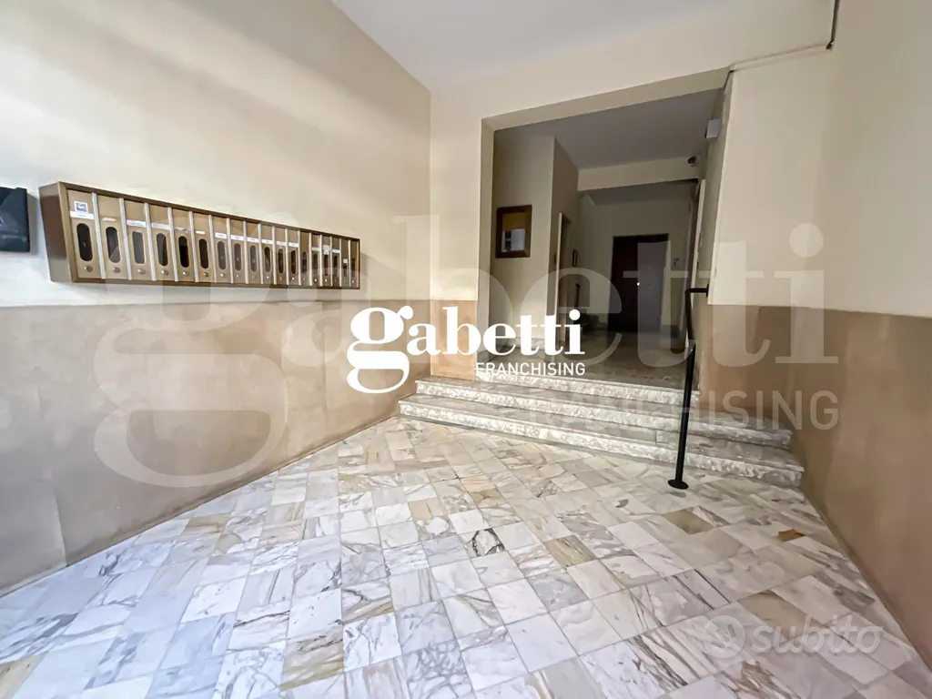 Entrée - Income-Generating Apartment in Central Pompeii