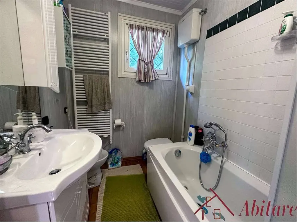 Salles de bain - Villa with Garden and Open Views in Borgomale