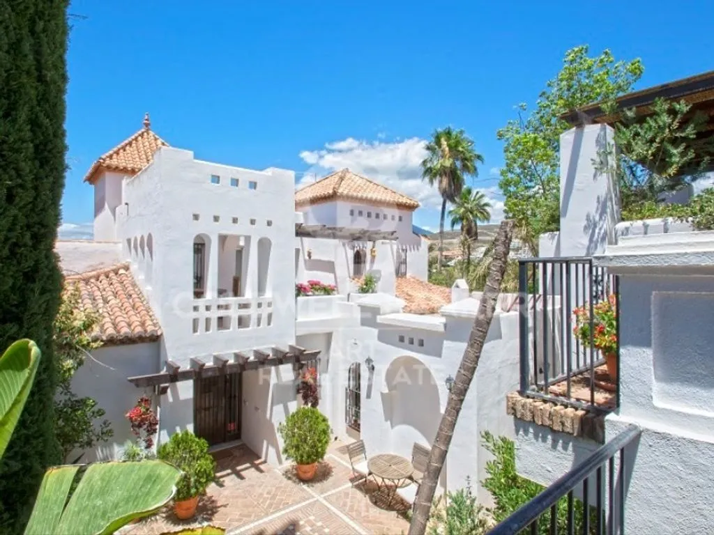 Terrasse - Luxury Villa with Golf Course Views in Marbella