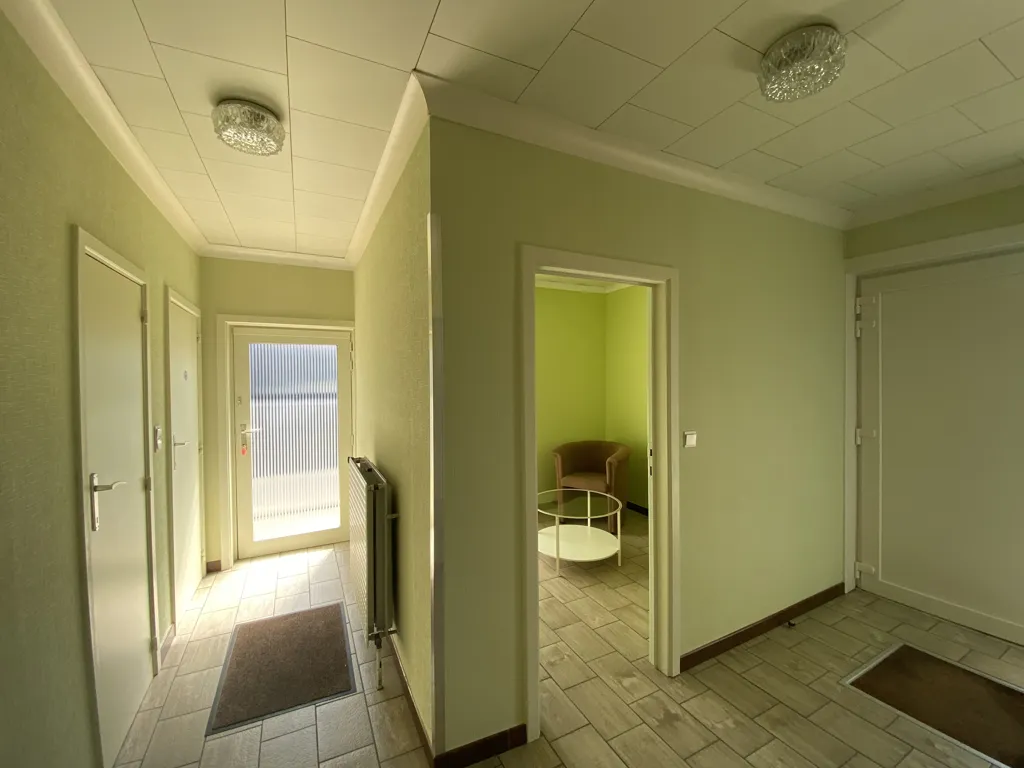 Esik - Office Space with Parking in Lichtervelde