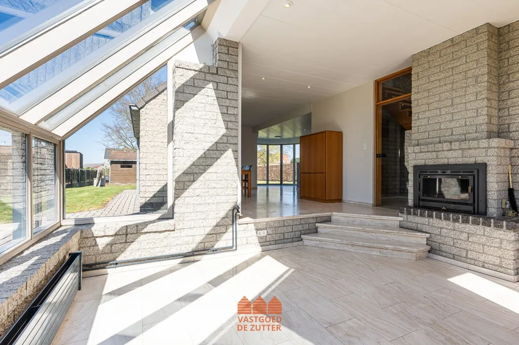 Elutuba - Open-plan House with Double Garage in Bentille