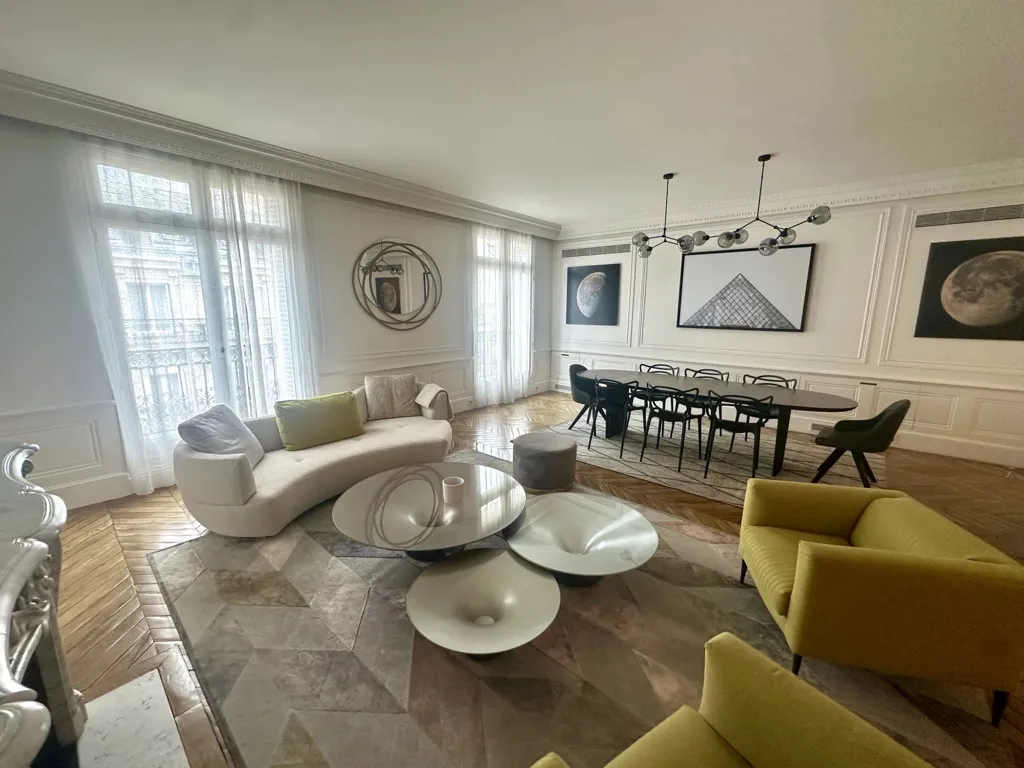 Séjour - Appartement Meublé avec Balcon à Paris 8ᵉ