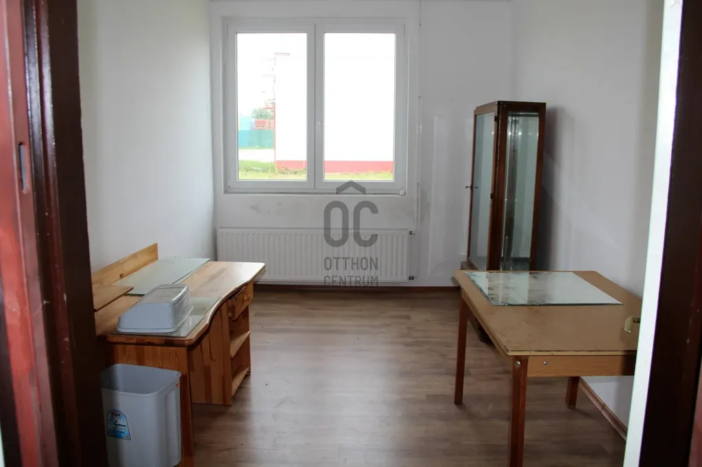 Bureau - Commercial Space with Utilities in Keszthely