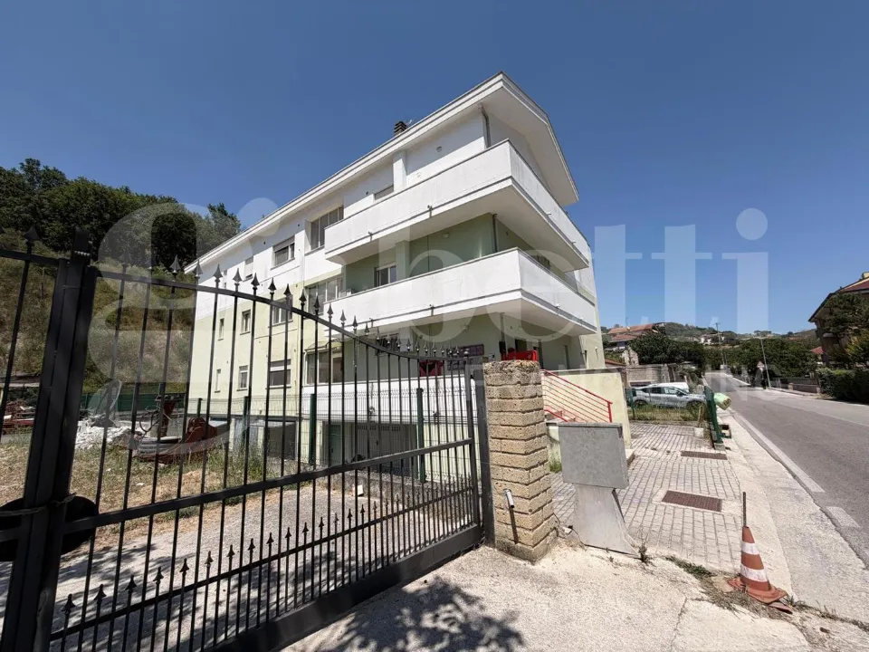 Välivaade - Modern Apartment with Balcony in Teramo