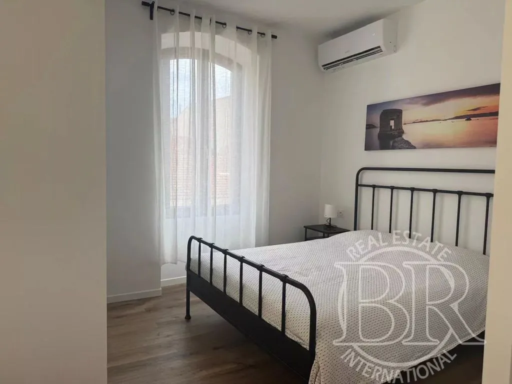Chambres - Appartement Rénové avec Terrasse à Cannes