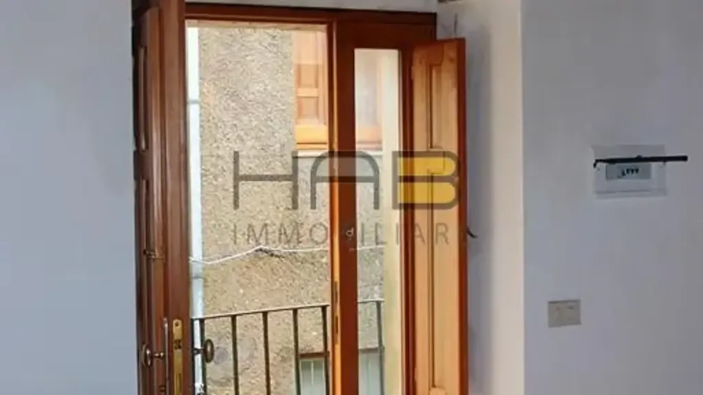 Balcony - Twin-Storey Apartment with Courtyard View in Erice