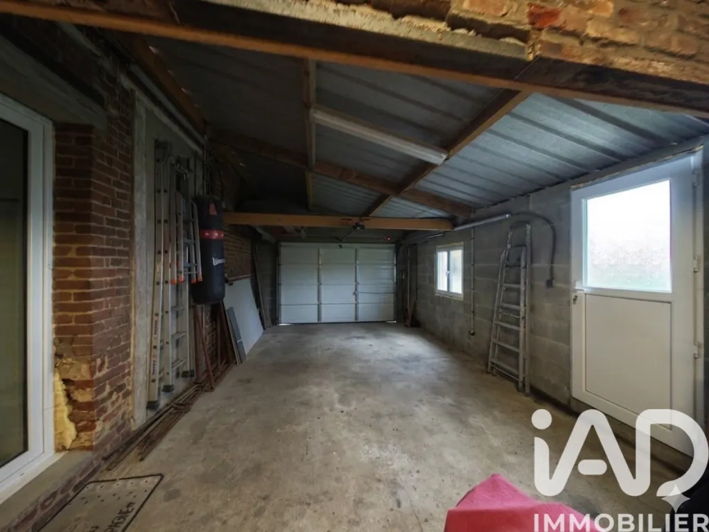 Garage - Maison en Pierre avec Jardin à Hervilly
