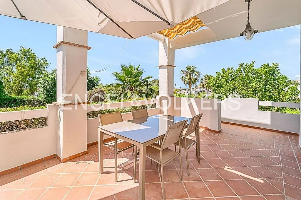 Terrass - Villa with Pool and Sea Views in Estepona
