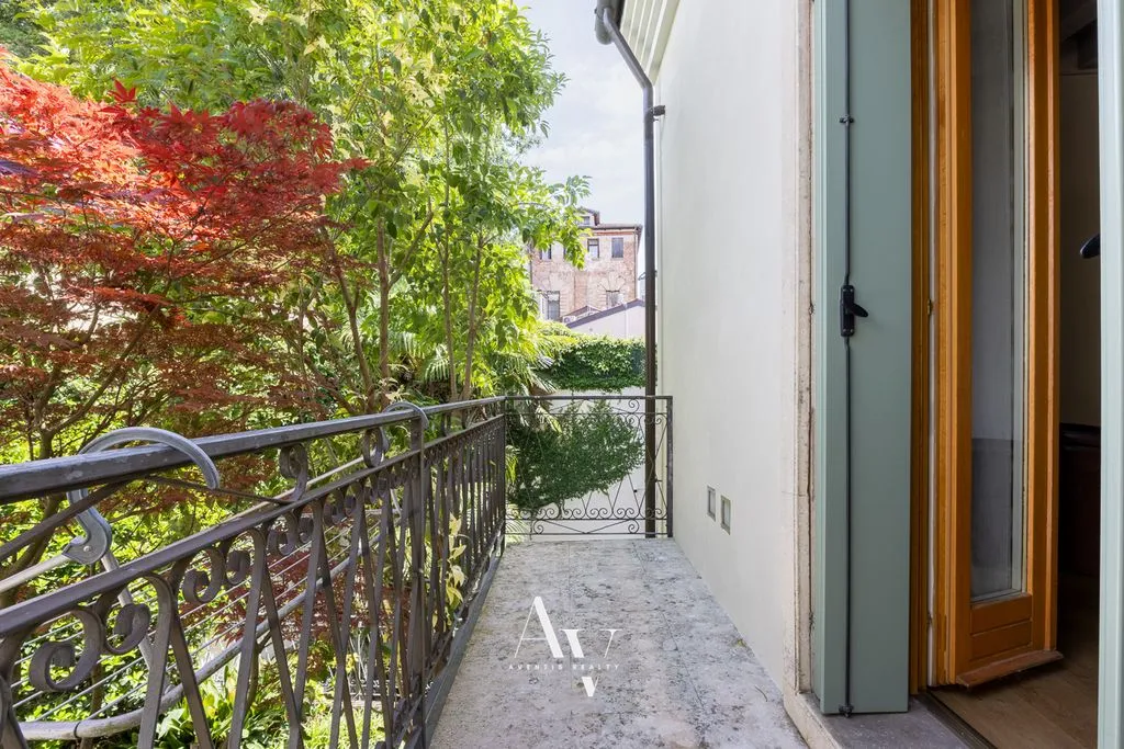Balcon - Luxury Design Apartment in Padua's Historic Centre