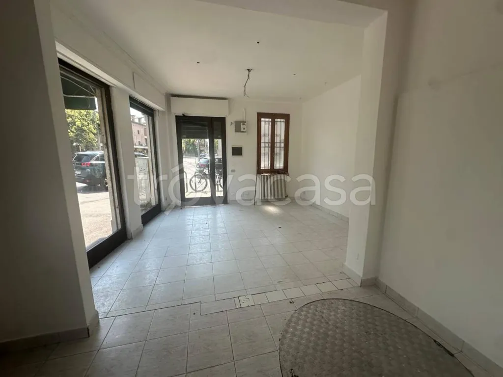 Pièces - Commercial Property with Central Location in Padua
