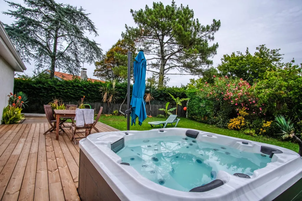 Terrasse - Villa Rénovée avec Terrasse et Spa à La Teste-de-Buch