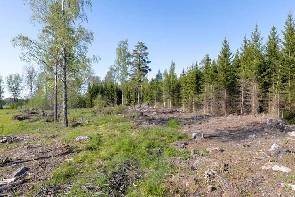 Aed - Spacious Plot with Sea View in Tensta-Tuna