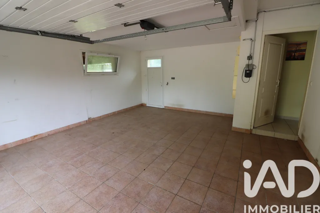 Garage - Pavilion with Garden in Longueville
