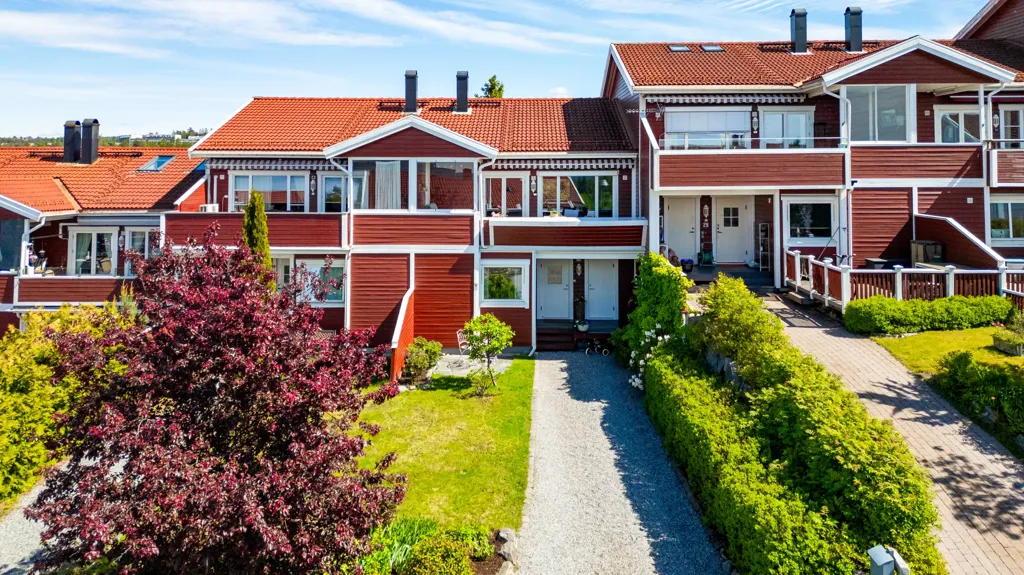 Aerial - Spacious Terraced House with Terrace in Quiet Area