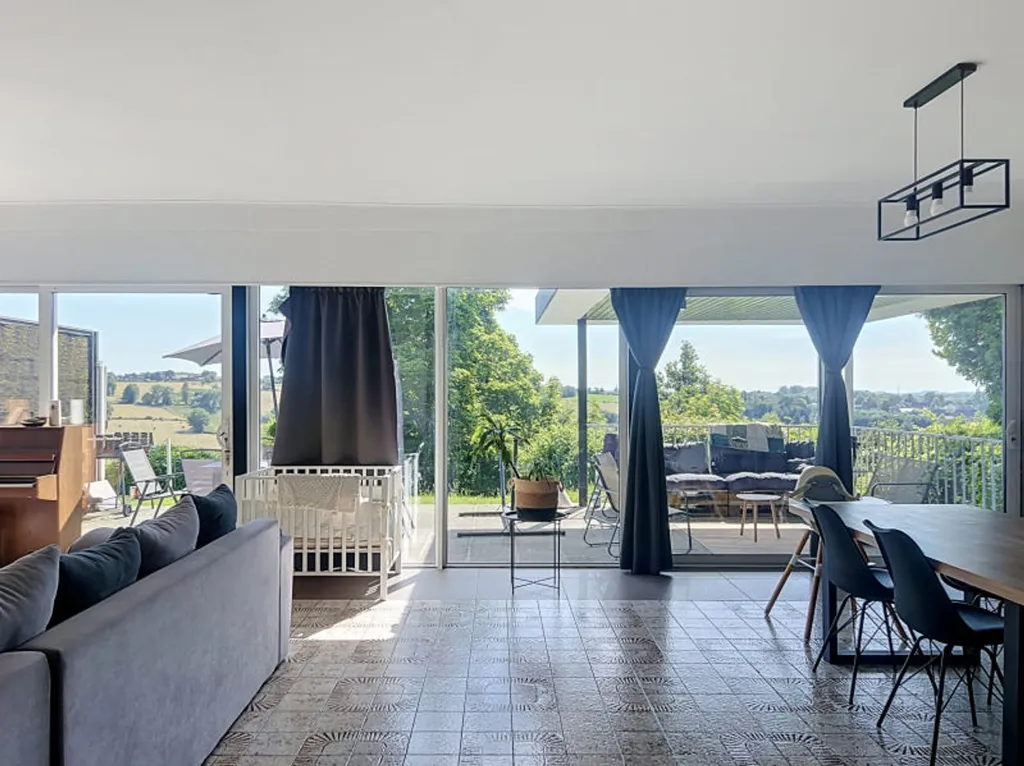 Söögituba - Spacious Ground Floor Apartment with Terrace in Blegny