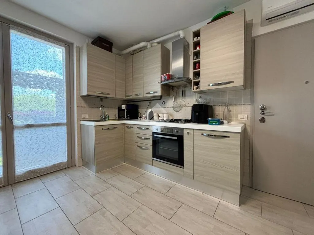 Cuisine - Three-Bedroom Apartment with Private Courtyard in Rivolta d'Adda