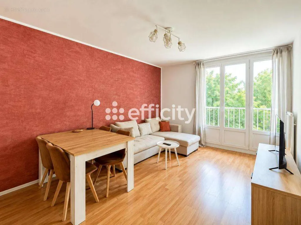 Elutuba - Grenoble T5 with Balcony for Investment