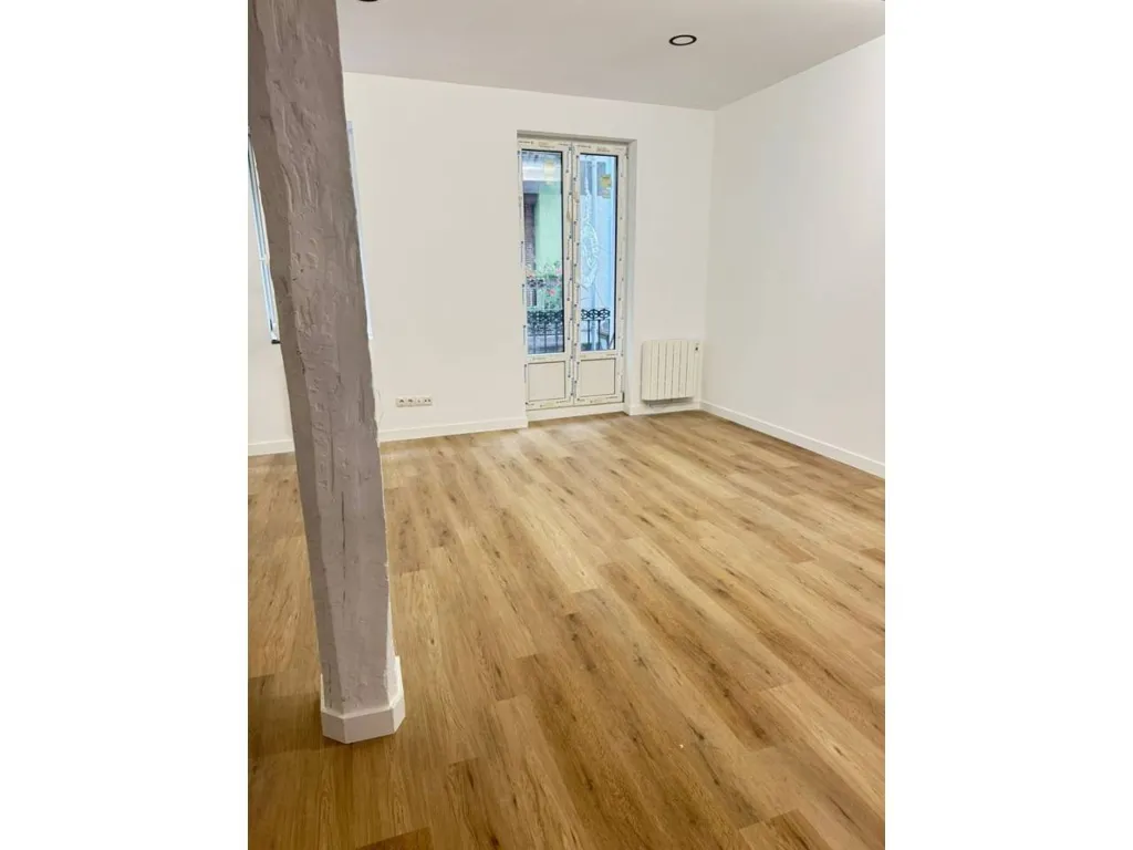 Pièces - Reformed Flat with Balcony in Bilbao's Old Town