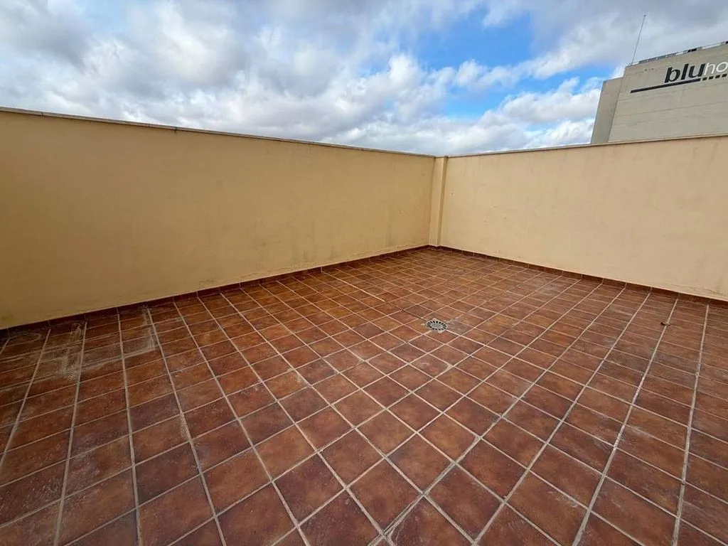 Terrasse - Apartment with Balcony in Almansa
