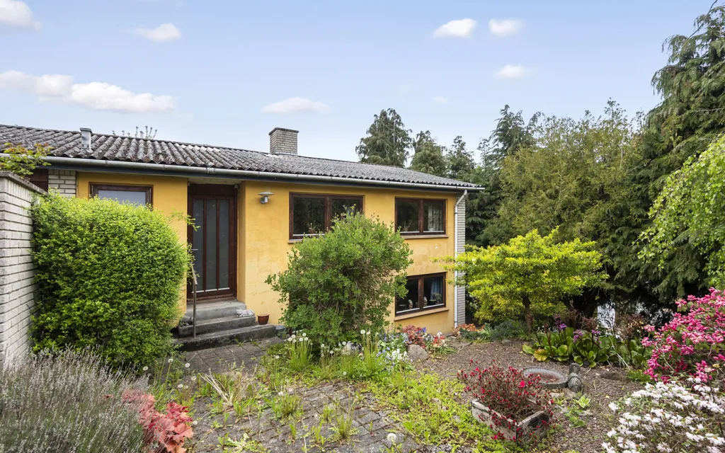 Jardin - Villa with Potential in Åshøj near Køge