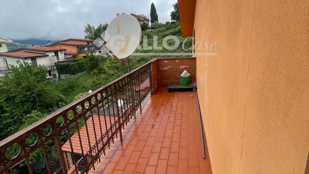 Balcon - Mansard Apartment with Balcony in Mendicino