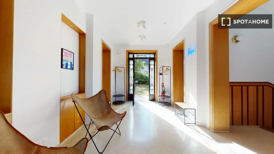 Esik - Room in Shared Accommodation, Bords-de-Marne, Paris