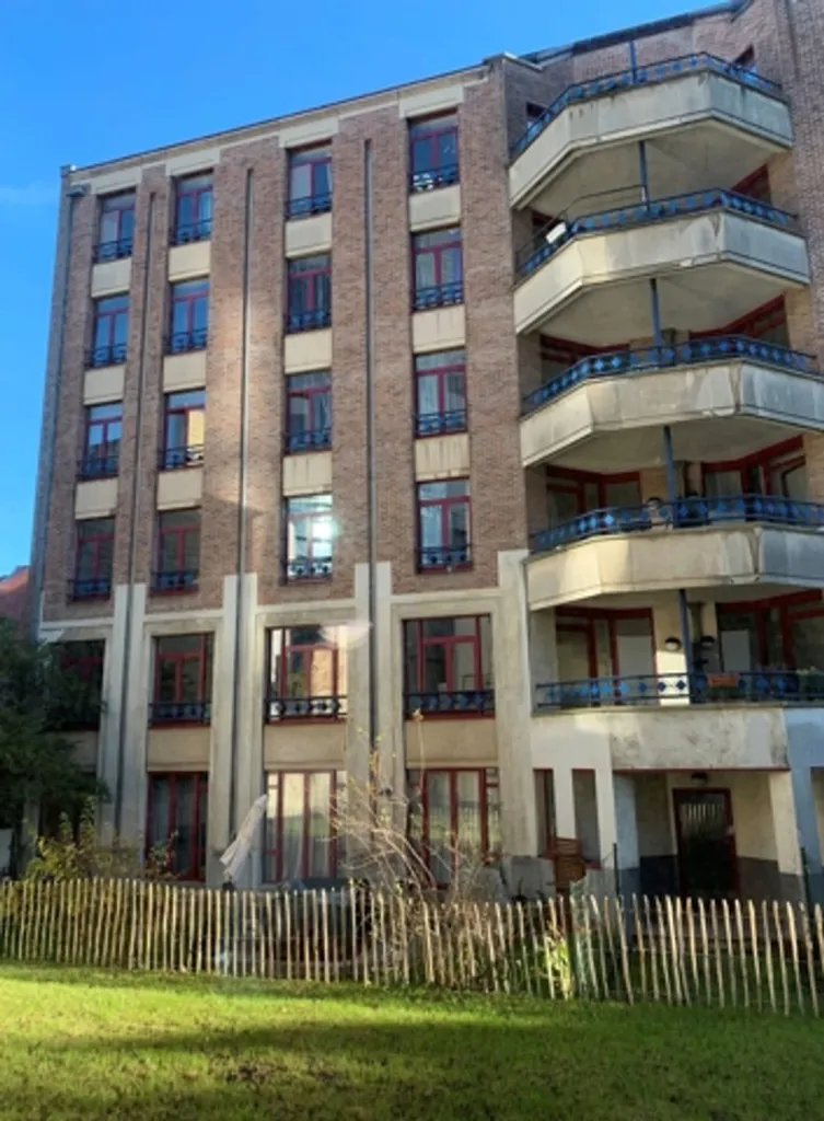 Esterno - Duplex with High Ceilings near Squares District