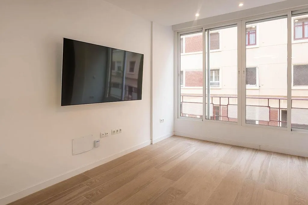 Toad - 3-Bed Flat with Balcony in Ensanche Centro