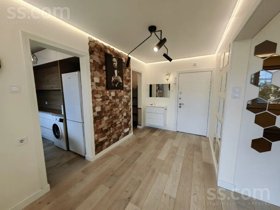 Esik - Modern Apartment with Balcony in Zolitūde, Riga