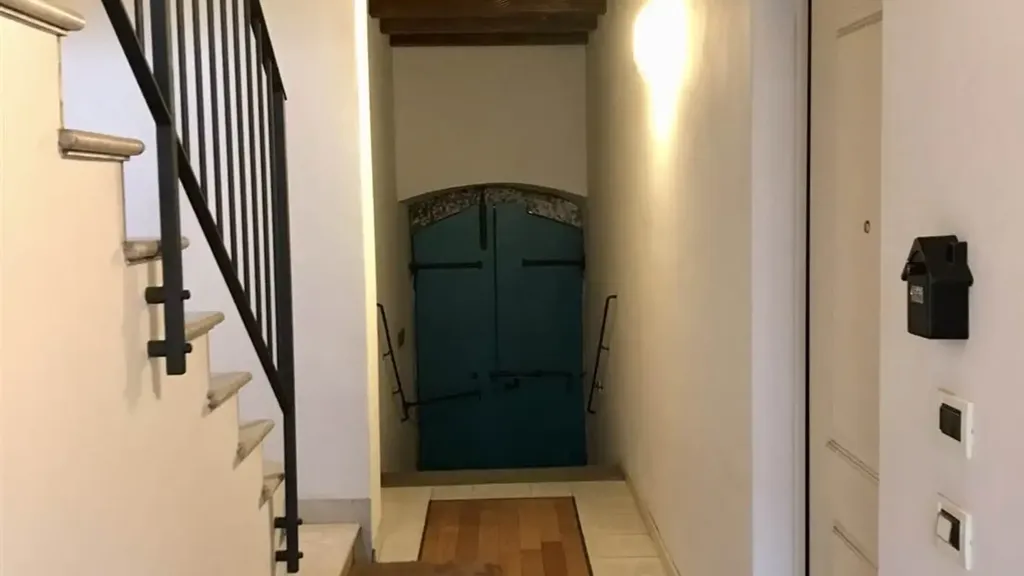 Hallway - Rustic Apartment with Cantina in Brescia