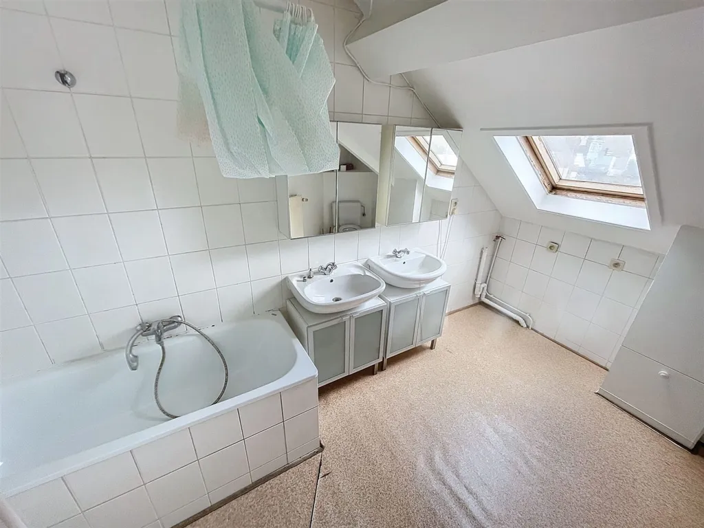 Salles de bain - Immeuble Mixte avec Commerces à Uccle