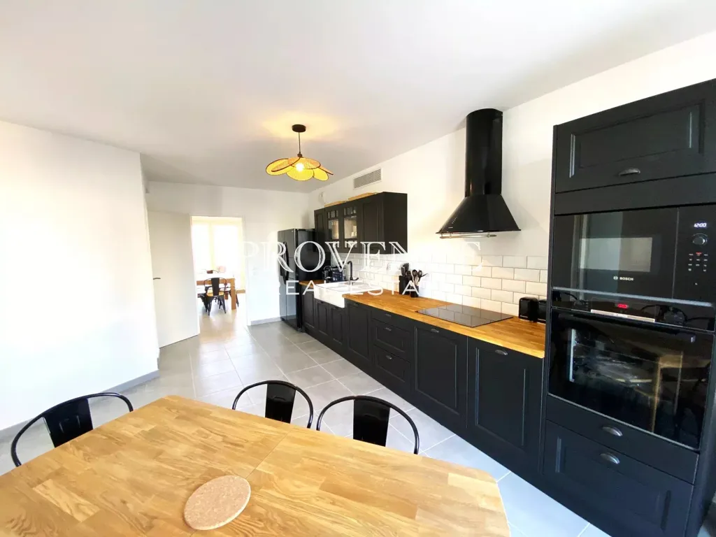 Köök - Top Floor Apartment with Terrace in Marseille