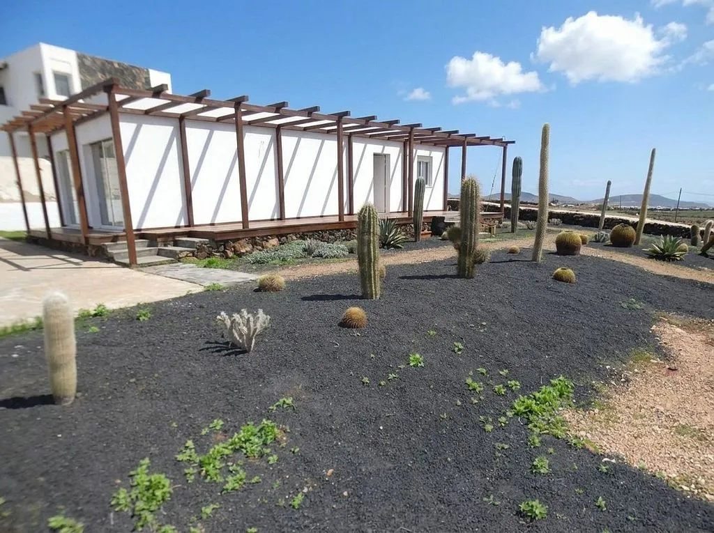 Aed - Rustic Villa with Mountain Views in Villaverde