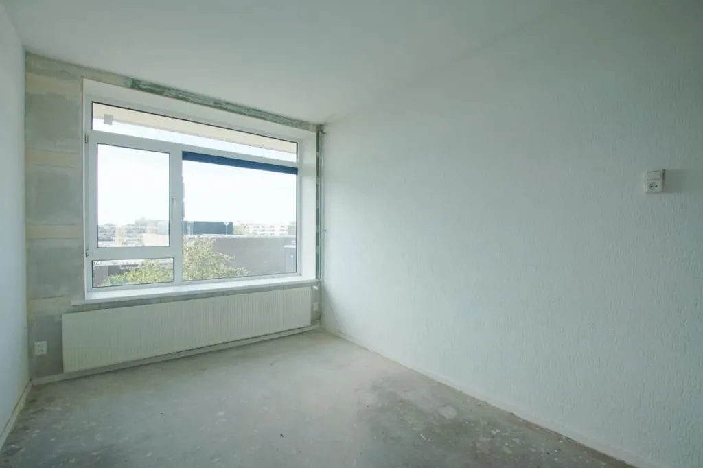 Pièces - 3-Bedroom Apartment with Balcony in Charlois
