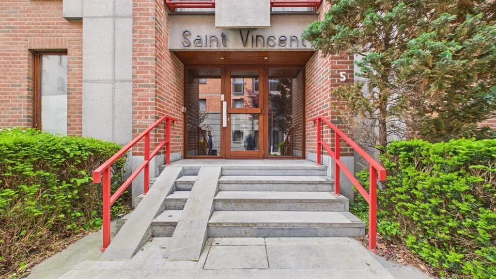 Välivaade - Spacious 2-Bedroom Apartment in Jambes
