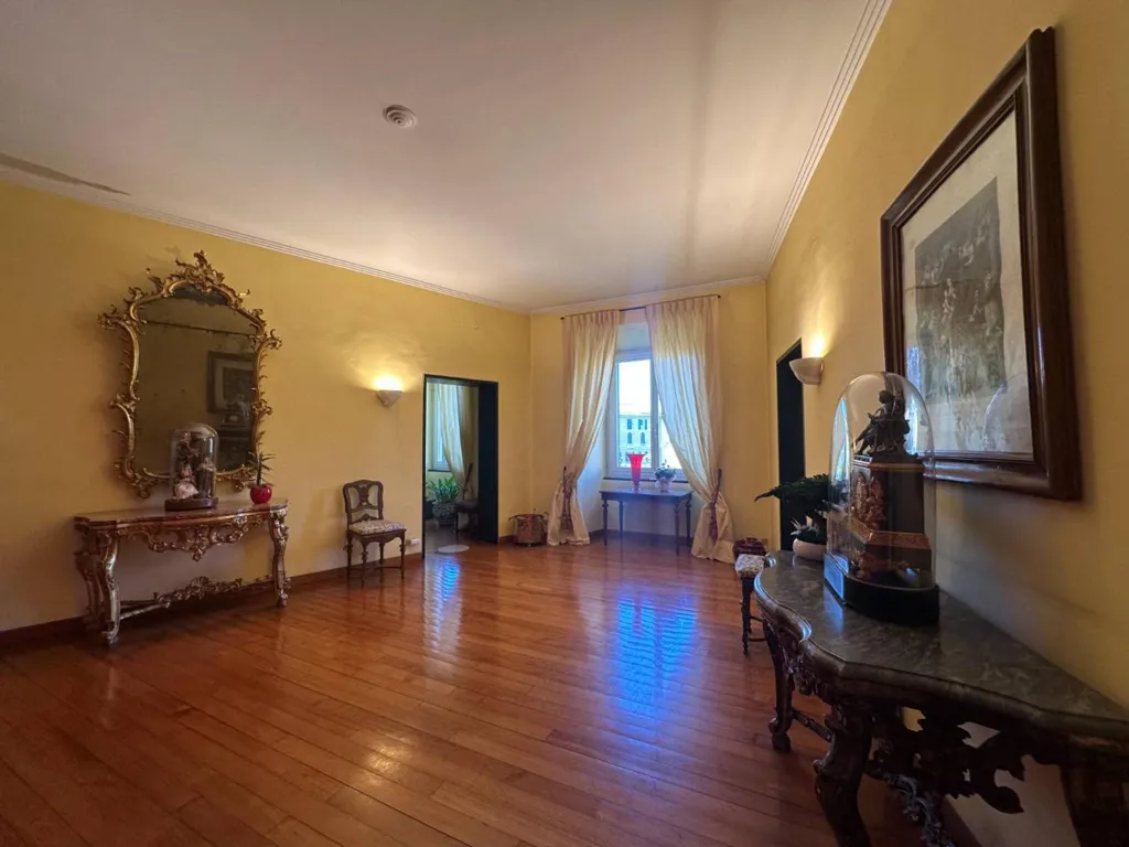 Elutuba - Luxury Apartment with Piazza Corvetto View in Genoa