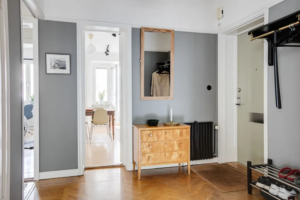 Hallway - Art Deco Flat with Balcony in Central Norrköping