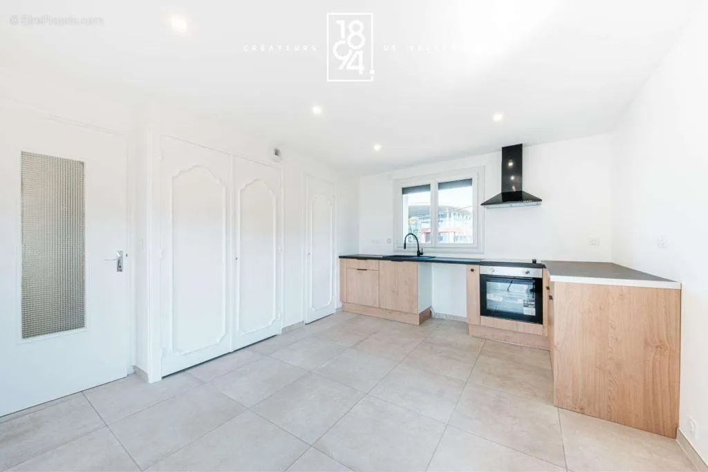 Kitchen - T4 Apartment with Garden in La Ravoire