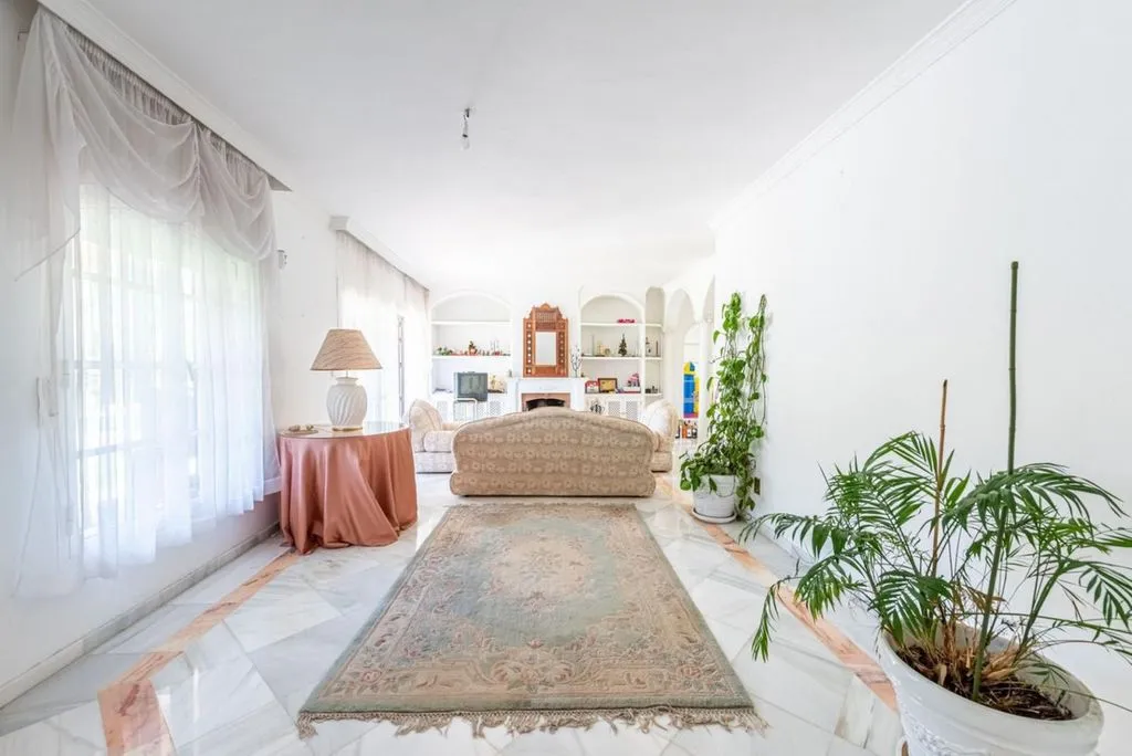 Esik - Chalet with Pool in Marbella's Old Town