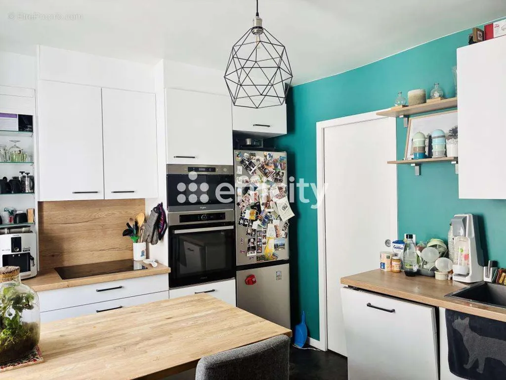 Cuisine - Appartement avec Vue Cour dans le 10ème Arrondissement de Paris