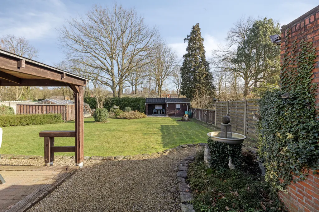 Aed - House with Development Potential in Brasschaat