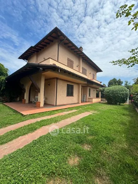 Aed - Rustic Villa with Garden in Forte dei Marmi