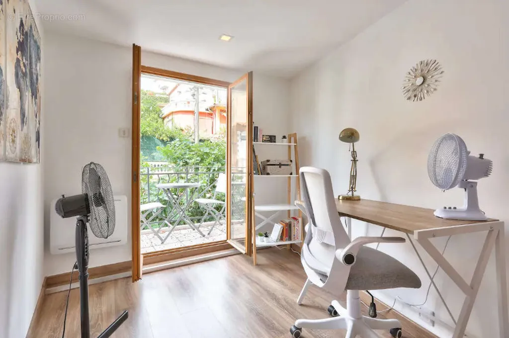 Kabinet - Studio with Balcony near Nice Beaches