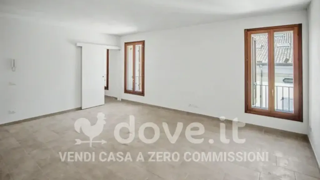 Pièces - Rustic-Style Apartment with Solar Panels in Concordia