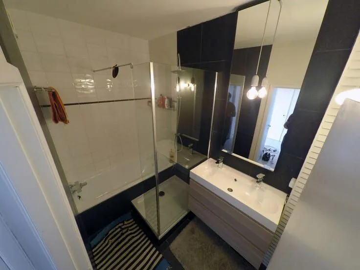 Bathrooms - Apartment with Canal View in Antwerp